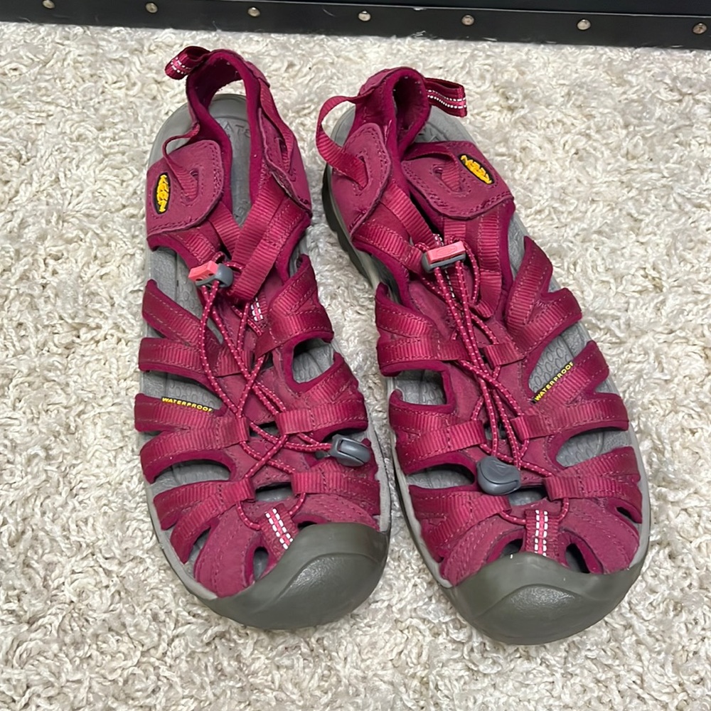 Keen Whisper Beet Red Waterproof Sandal Shoes Trail Hiking 102229 Womens Size 11